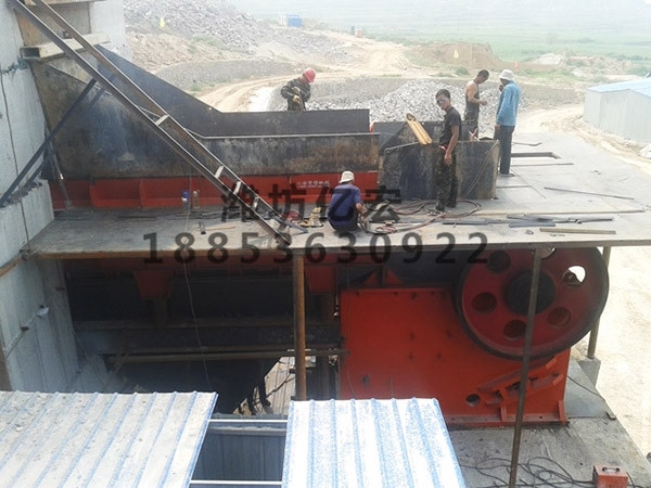 鏈板機(jī)及顎破安裝現(xiàn)場